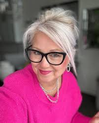 I am planning to spend a week skiing in Alpe di Siusi between 3rd-7th of  February. Looking for ski tour instructor/school. Any recommendations?  Thanks, Greg