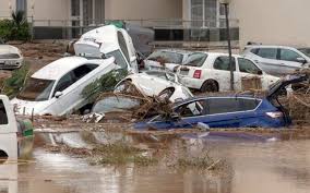 Imagini pentru INUNDATII GRAVE IMAGINI