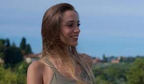 Tragedia in fabbrica, luana d'orazio muore a 23 anni. Fyca0 Bffbdzgm