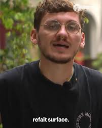 Sors des fringues, sors des fringues"...