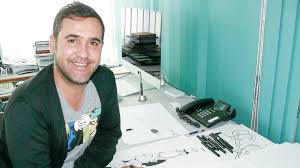Being a freelance press cartoonist and illustrator, his work has been published in several national and international media. O Mirante Cartoonista Vasco Gargalo Vence Premio Europeu