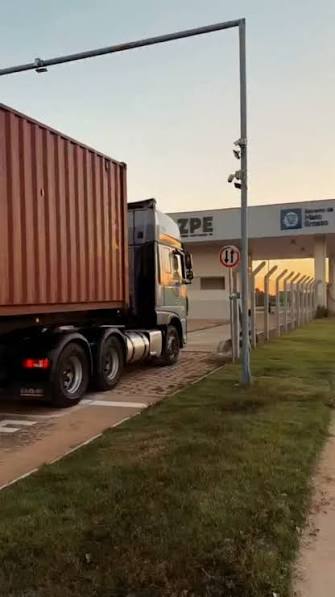 Hoje, 6 de julho, entra para a hist&oacute;ria da ZPE de C&aacute;ceres., Recebemos a primeira importa&ccedil;&atilde;o de maquin&aacute;rios destinados &agrave;s empresas que ir&atilde;o se instalar na ZPE de Mato Grosso., Mais do que a chegada de ...