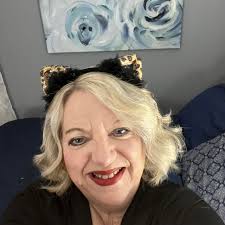 Super cute beaded clutch purse. Very detailed. Located in Jefferson la.