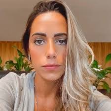 Lara Miranda's Instagram, Twitter & Facebook