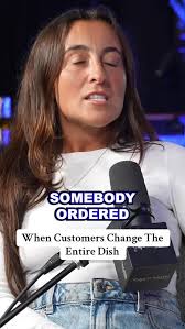 🍄Get to know @elizabethbrasch, the EVP of Marketing at @mellowmushroom and  the latest guest