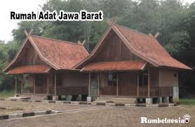 Rumah panggang pe sebagian besar terbuat dari kayu tanpa cat dengan atap genting. Keunikan Rumah Adat Jawa Barat Rumbelnesia Com