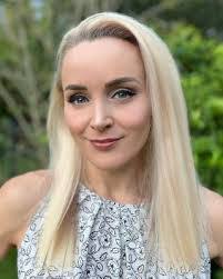 Amanda Greening's Instagram, Twitter & Facebook