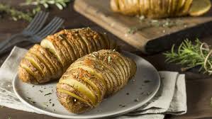 Εικόνες για την τοποθεσία σουηδία: Patates Foyrnoy Hasselback H Soyhdikh Syntagh Gia Tis Patates Poy Sigoyra Prepei Na Dokimaseis Hassleback Potatoes Recipes Potato Recipes