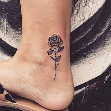 Tiny Rose Lucasmilk Follow Tattoo Videos Tatoeage Ideeen Kleine Roos Tatoeages Tatoeage Inspiratie