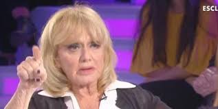 Era il 1968 quando i destini di rita pavone e suo marito teddy reno si incontrarono, la loro unione destò molto scandalo nell'italia degli anni sessanta non solo per la grande differenza d'età ma anche perché la cantante era minorenne. Rita Pavone Oggi Marito Eta E Figli La Carriera E Le Canzoni