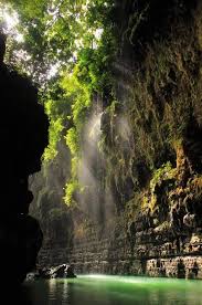 Tempat wisata ini berupa aliran sungai yang dihiasi. Mitos Wisata Green Canyon Pangandaran Operator Body Rafting Guha Bau