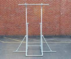 La chaise romaine, ou power tower, est un appareil de musculation bien connu permettant de se muscler au poids du corps. Chaise Romaine Barres De Tractions Et Dips Assemblage Direct Salle De Sport Maison Salle De Gym A La Maison Salle De Sport