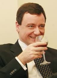 Dělníci z opravované vily Davida Ratha jsou zoufalí: Rath už nezaplatí!  Chlapi, balíme!