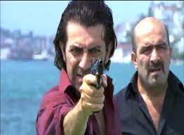 Turan kaçgar'ın abisinin oğlu kabil kaçgar (savaş özdemir), amcasının gözdesi olarak işlerin içinde. Oyuncu Savas Ozdemir In Hollywood Filminde Rol Aldigi Ortaya Cikti Son Dakika Magazin