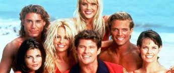 Baywatch follows devoted lifeguard mitch buchannon (dwayne johnson) together, they uncover a local criminal plot that threatens the future of the bay. Baywatch Die Darsteller Damals Und Heute