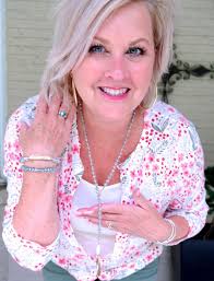 BERMUDA SHORTS WITH A CUFF