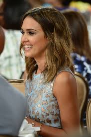 Only high quality pics and photos with jessica alba. Pin De Jennifer Gibson Solomon En Sparkle Marron Cabello Peinados Cabello Medio Peinado Y Maquillaje