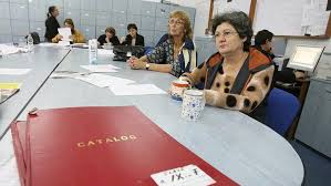 Un învățător cu studii de nivel liceal ar primi 4.098 de lei pentru șapte ani de vechime în muncă, iar unul cu peste 25 de ani vechime ar primi 4.372 de lei. Grilele De Salarizare Din InvÄÅ£Ämant Valabile De La 1 August Noile Salarii Si Sporuri Pe Care
