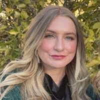 Dee Rowley's Instagram, Twitter & Facebook