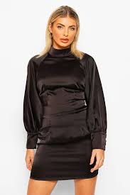Il ne manque que quelques access'! Robe Satin Courte A Col Montant Et Manches Ballon Boohoo