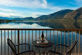Our sandy shallow beach is conveniently located across from the resort and is reserved for the private use of island view rv resort only. Coast Osoyoos Beach Hotel Osoyoos Aktualisierte Preise Fur 2021