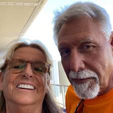 How to overcome beginner nerves and improve pickleball skills?