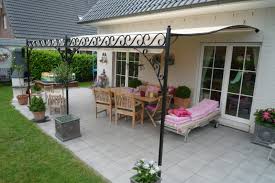 Unter der terrassenüberdachung sitzen sie auch bei einem sommergewitter geschützt und selbst im tiefen herbst bietet eine überdachte terrasse noch einen geschützten sitzplatz im garten. Terrassenuberdachung