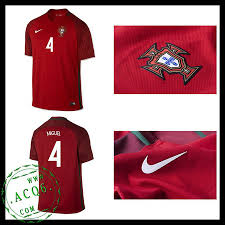 En su historia siempre ha atesorado grandes jugadores pero nunca ha conseguido grandes logros a nivel de selecciones, y ese es el debe que tiene. Camisa De Futebol Portugal Miguel Euro 2016 2017 I Masculina Camisolas De Futebol Portugal Online