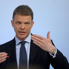 Deutsche bank in bad homburg ist in der branche banken und sparkassen tätig. Deutsche Bank Zweifel An Christian Sewing Und Marcus Schenck Manager Magazin