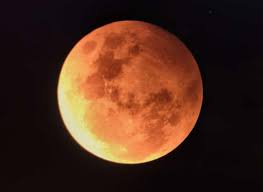 Ini terjadi karena bulan berada cukup jauh dan tampak kecil dari bumi. Namakucella Rambulan Kesiangan Cerita Gerhana Dulu Dulu