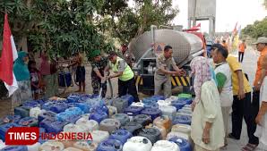 Apa saja dampak dan solusi dari kejadian ini? Krisis Air Bersih Di Lamongan Terus Bertambah Times Indonesia