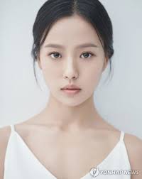 Go min si (sweet home 2020) lifestyle,biography,net worth, facts,age,bf, & more |crazy lee do hyun, go min si, lee sang yi, geum sae rok, and more join script reading for upcoming drama. Netizen Buzz Sweet Home Actress Go Min Si Confirms Pictures Of Her Drinking As A 17 Year Old Apologizes