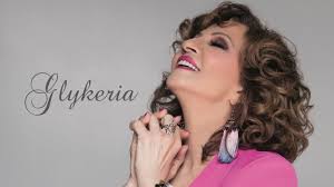 Τι όμορφα, τι όμορφα, τι όμορφα λες σ' αγαπώ. H Glykeria Zwntana Sto Re8ymno Rethemnos Live