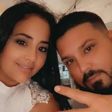 Hope someone out there can help me. I have a 2004 crew cab full four doors  6-ft bed 3500 not 2500, 3500 single rear wheel not Dually 8.1 Allison 4x4  My door