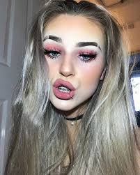 It features a stainless steel safety cover attached to each blade to protect a woman's sensitive skin and prevent blade from cutting too closely while shaving; Pin On Fuck Det