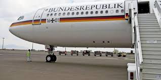 Definition, rechtschreibung, synonyme und grammatik von 'flugzeug' auf duden online nachschlagen. Konrad Adenauer Das Ist Der Kanzlerinnen Airbus