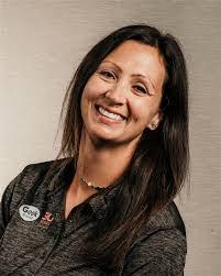 Kristin Geer's Instagram, Twitter & Facebook