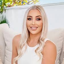 Karli Carter's Instagram, Twitter & Facebook