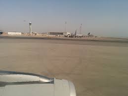 Nach einem ***** sterne buffet im hotel ging es im anschluss mit einem klimatisierten bus bei 35 grad direkt auf das apron des airports. Doha Hamad International Airport Patrick Flickr