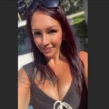 Janet Brunet's Instagram, Twitter & Facebook