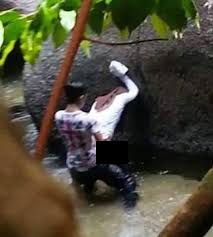 (peribahasa lain yang sama makna: Kedahnews Com Ada Pasangan Kantoi Sedang Asyik Di Sebalik Batu