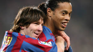 Rund ein jahr später debütierte er in den spanischen primera división am 16. Ronaldinho Uber Messi Ich Muss Ihm Noch Mehr Beibringen Sportbuzzer De
