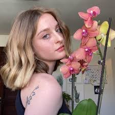 Anna Herrmann's Instagram, Twitter & Facebook