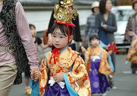 日本最古の生身天満宮の祭事春祭り 雷除けと稚児行列 雷 日本 信仰