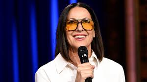 From The Grinch reading “Eat Pray Love” in a hot air balloon to a  rollerblading mime eating Pringles, Jessica Alba guesses what's behind her!