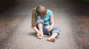 Resultado de imagem para criança na estrada
