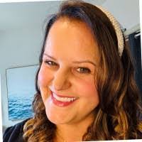 Larissa Thomas's Instagram, Twitter & Facebook