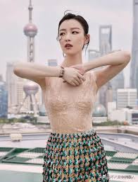 Red carpet melee: Ni Ni's nude top is embarrassing, Guan Xiaotong's upper  body is rounded, and Zhu Long is decadent and stubble - iNEWS