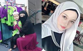 Untuk pengetahuan pembaca, joy revfa merupakan pengasas empayar komestik iaitu merve cosmetics. Takut Terseksi Joy Revfa Tampil Dengan Berniqab Gempak