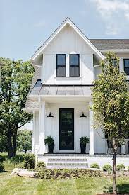 The white board and batten, the black window trim and the metal elements on the roof are all key elements usually found in modern farmhouse. Board And Batten White Modern Farmhouse Board And Batten White Modern Farmhouse Exterior Board And Modern Farmhouse Exterior Farmhouse Exterior House Exterior